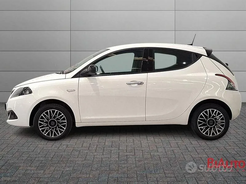 Lancia Ypsilon 2024 photo 2