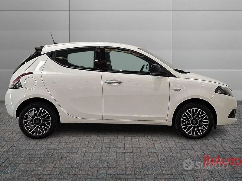 Lancia Ypsilon 2024 photo 3