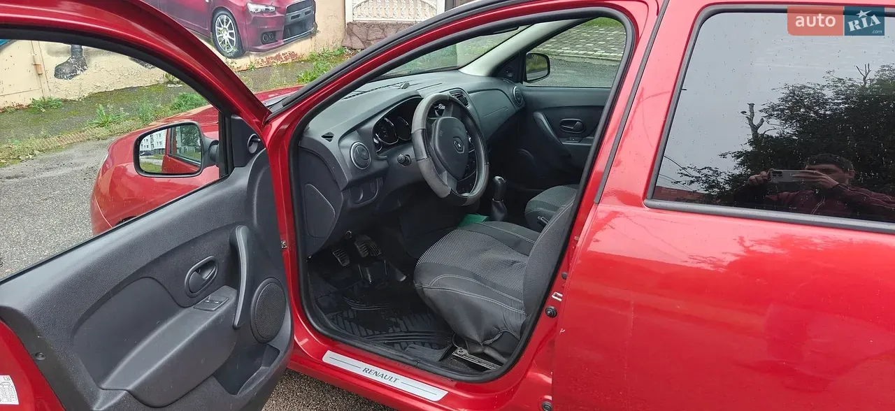 Renault Sandero 2013 photo 5