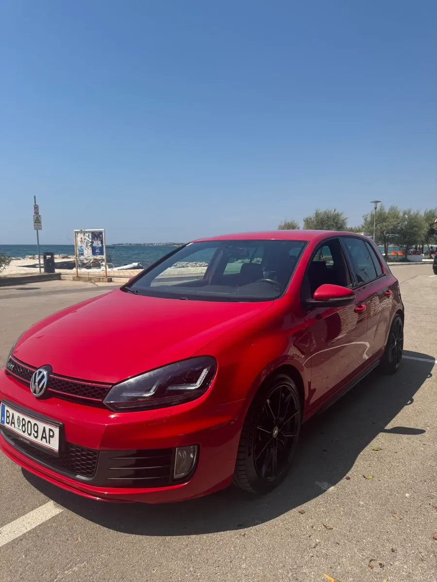 Volkswagen Golf 2011 photo 2