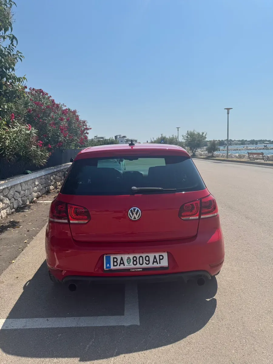 Volkswagen Golf 2011 photo 3