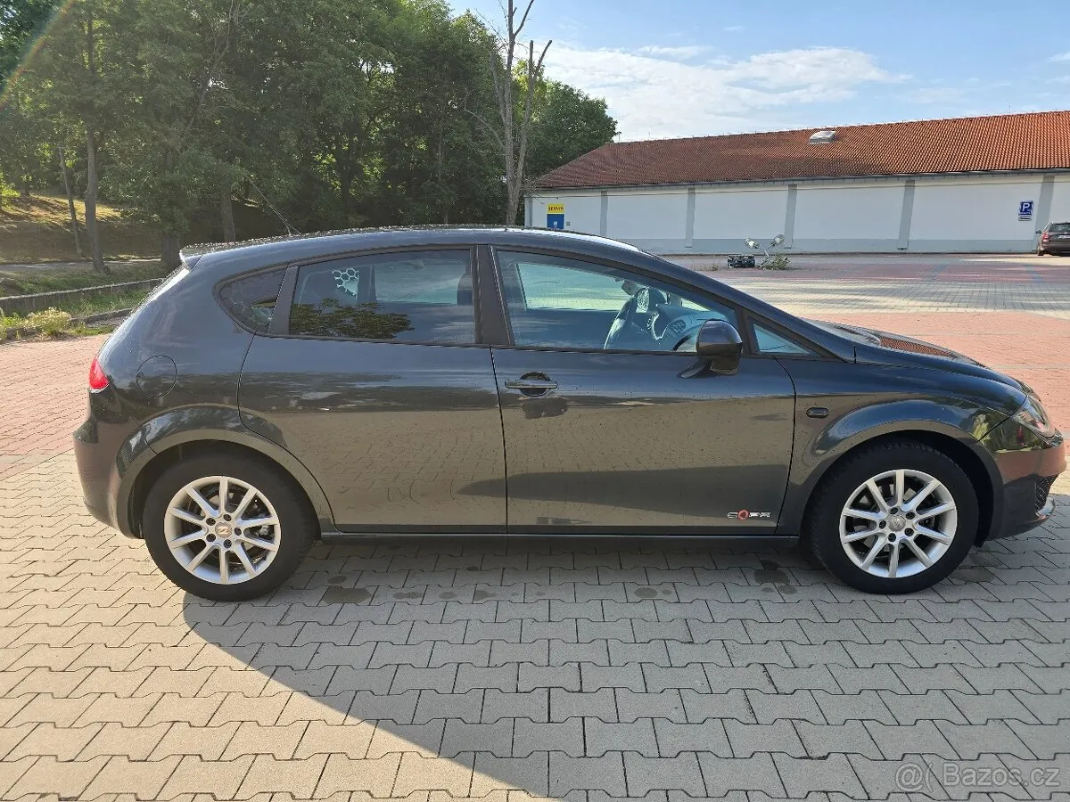 Seat Leon 2011 photo 2
