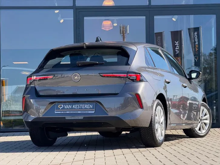 Opel Astra 2022 photo 2