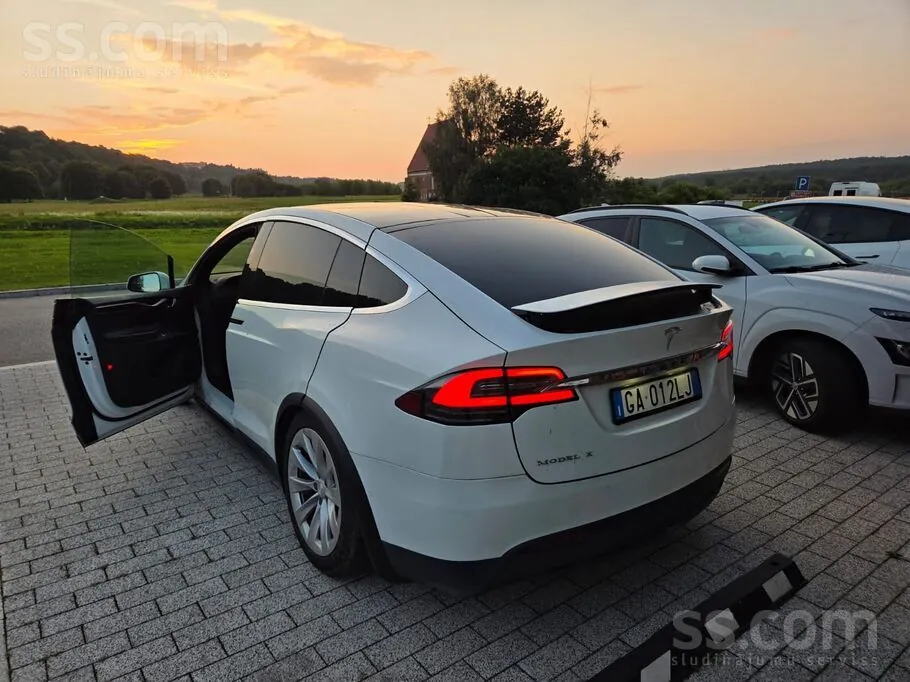 Tesla Model X 2018 photo 2