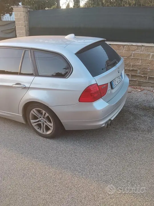 BMW 3 Series 2009 photo 3