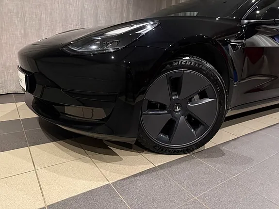 Tesla Model 3 2023 photo 3