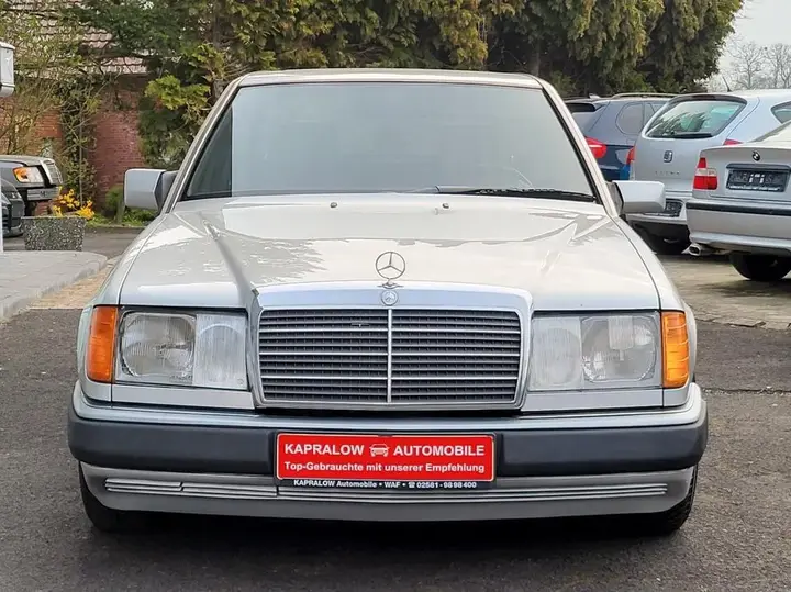 Mercedes-Benz 220 E W124