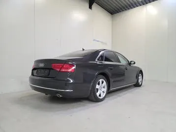 Audi A8 2011 photo 3
