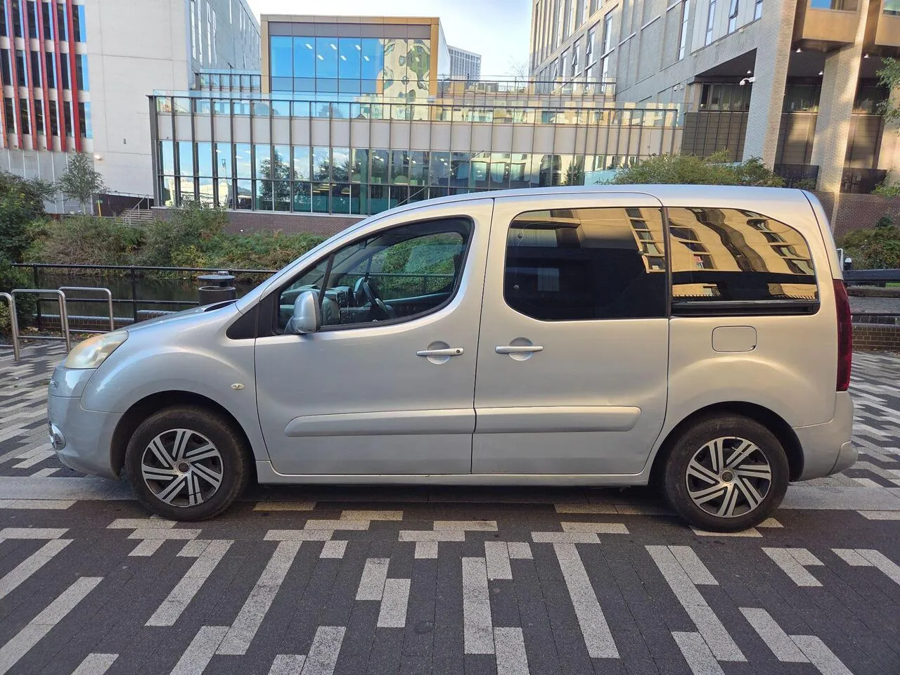 Peugeot Partner 2012 photo 2