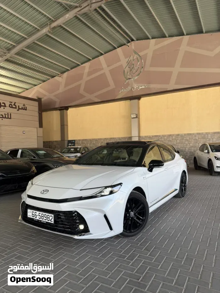 Toyota Camry 2025 photo 2