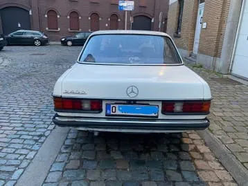 Mercedes-Benz 200D 1983 photo 3