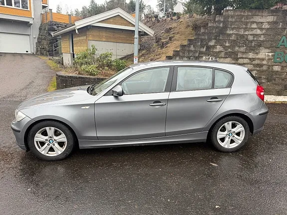 BMW 116D 2010 photo 2