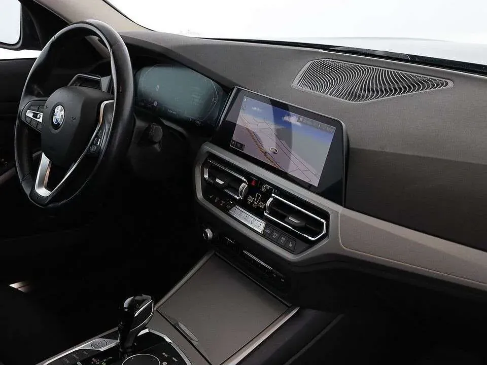 BMW 3 Series 2021 photo 2