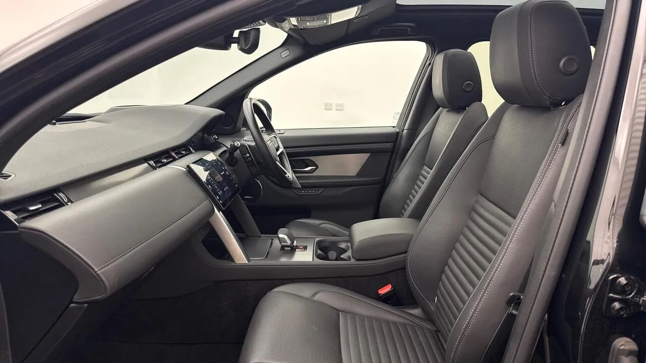Land Rover Discovery Sport 2024 photo 3