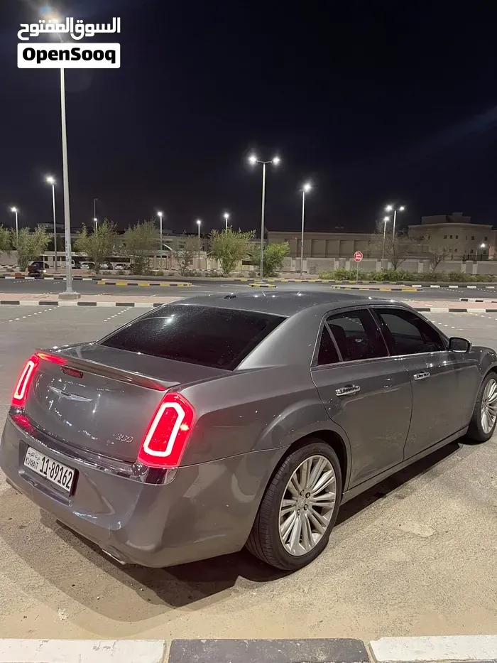 Chrysler 300 2012 photo 2