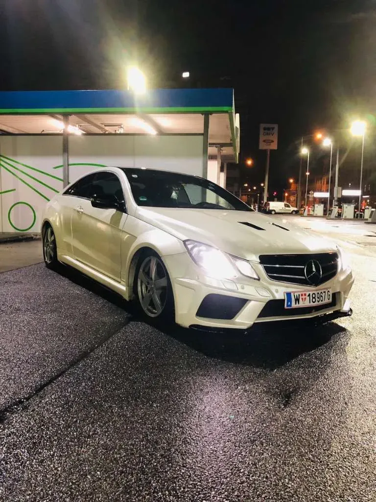 Mercedes-Benz E-Class 2010 photo 2