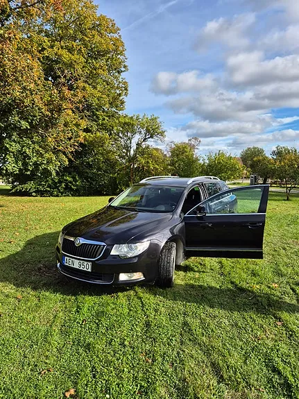 Skoda Superb 2011 photo 3