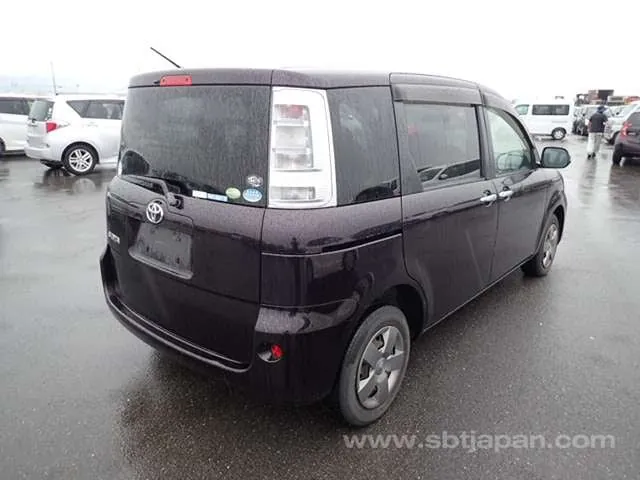Toyota Sienta 2011 photo 4