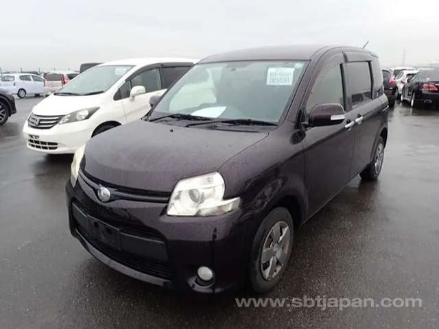 Toyota Sienta 2011 photo 2