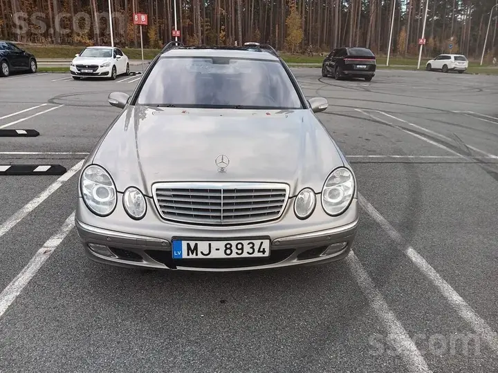 Mercedes-Benz E220