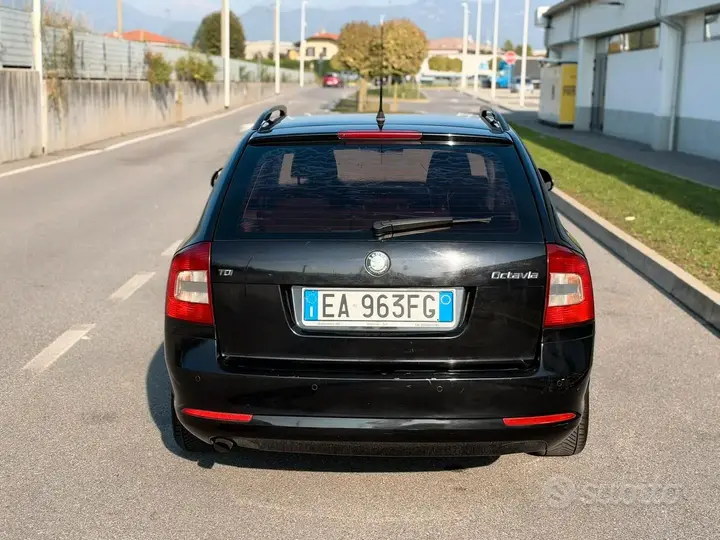 Skoda Octavia 2010 photo 3