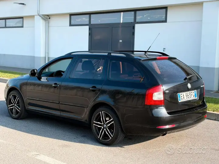 Skoda Octavia 2010 photo 2