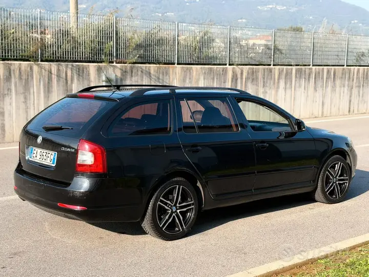 Skoda Octavia 2010 photo 4