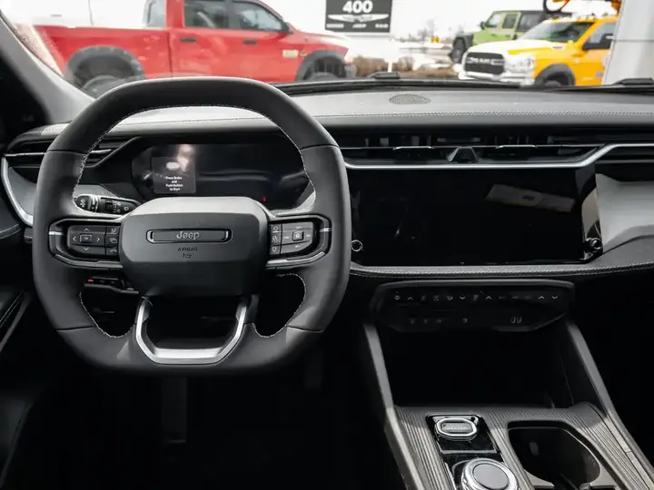 Jeep Cherokee 2026 photo 3