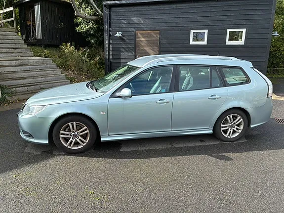 Saab 9-3 2010 photo 2