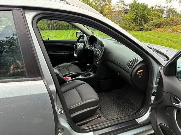 Saab 9-3 2010 photo 4