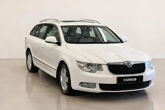 Skoda Superb 2012 photo 2