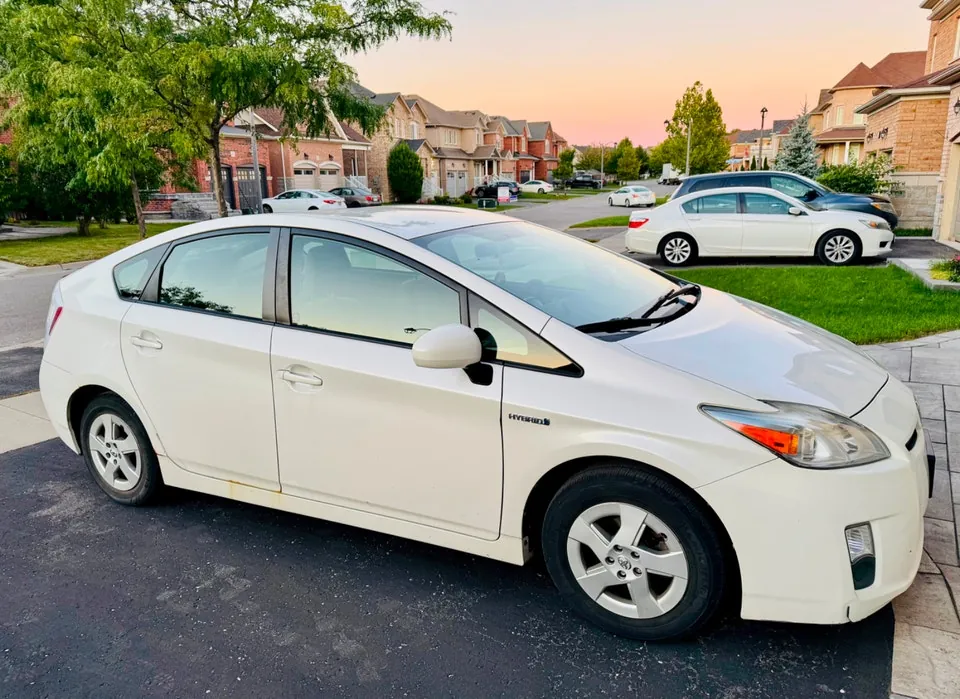 Toyota Prius 2011 photo 2