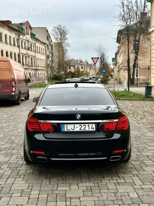 BMW 730D 2009 photo 2