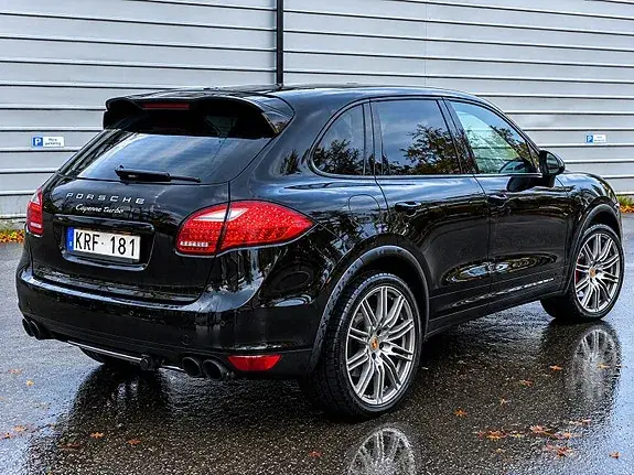 Porsche Cayenne Turbo 2011 photo 3
