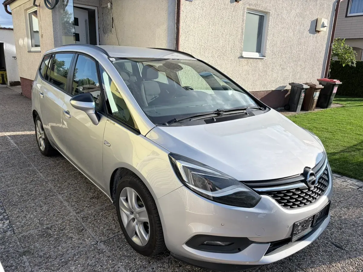 Opel Zafira 2017 photo 2