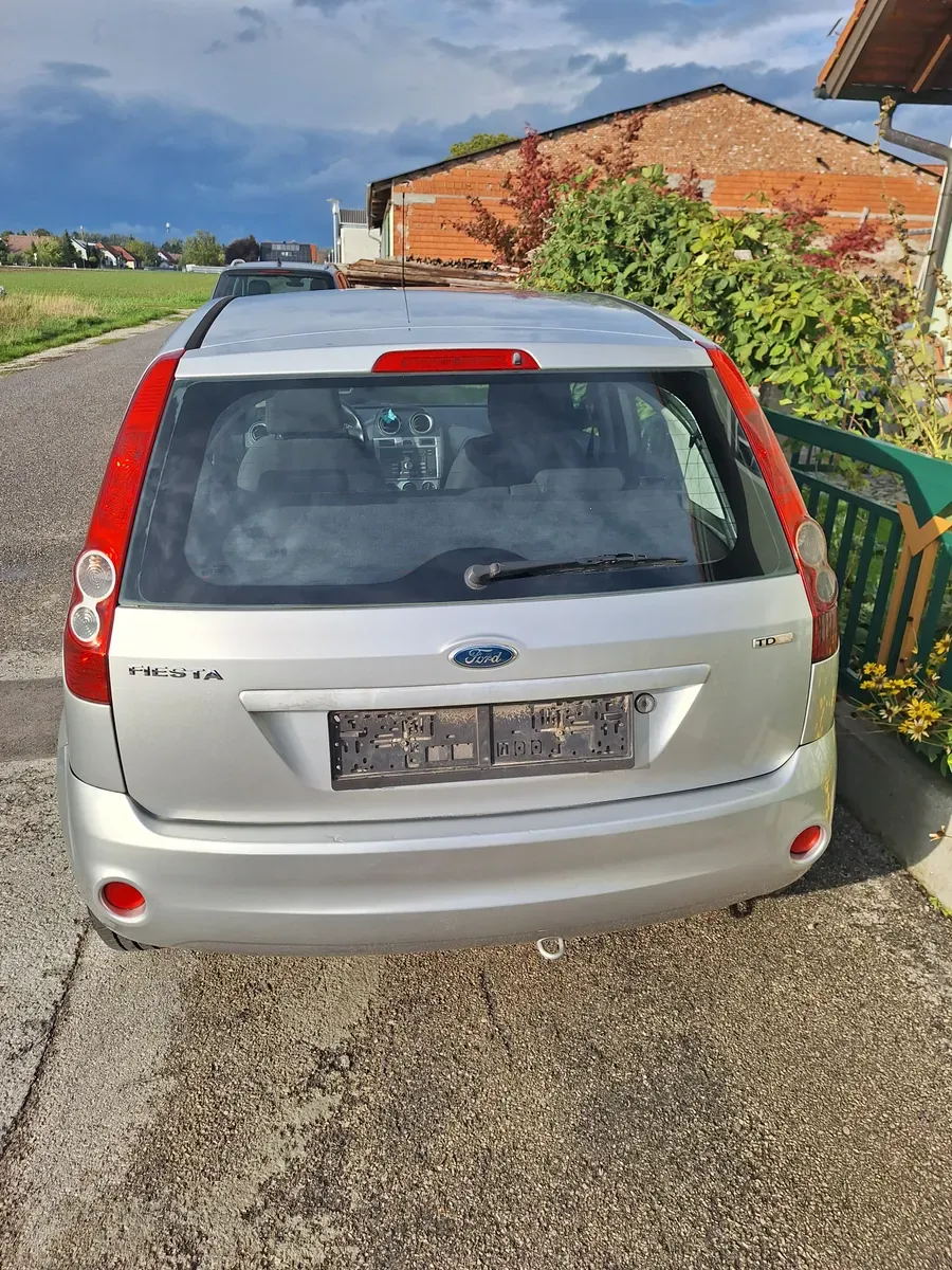 Ford Fiesta 2007 photo 2