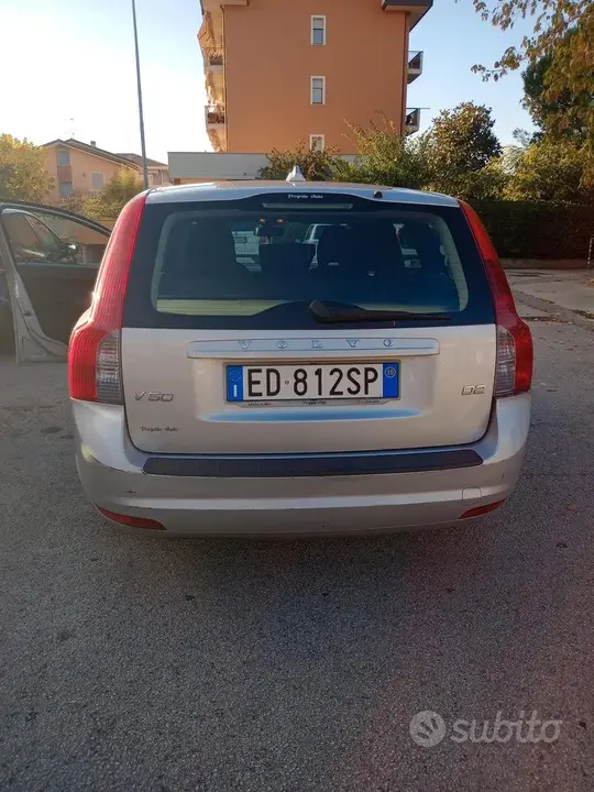 Volvo V50 2010 photo 2
