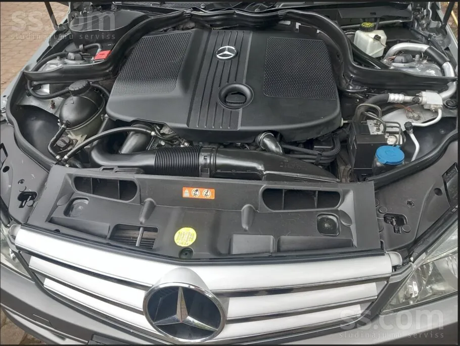 Mercedes-Benz C220 2010 photo 4