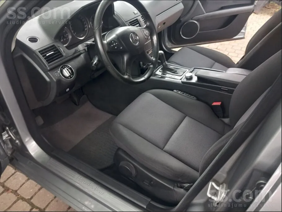 Mercedes-Benz C220 2010 photo 5