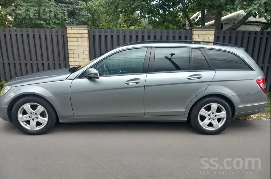 Mercedes-Benz C220 2010 photo 2
