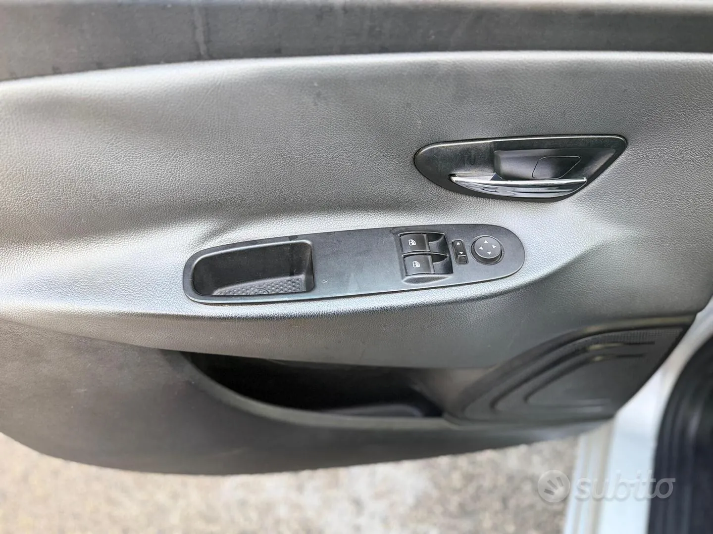 Lancia Ypsilon 2011 photo 4
