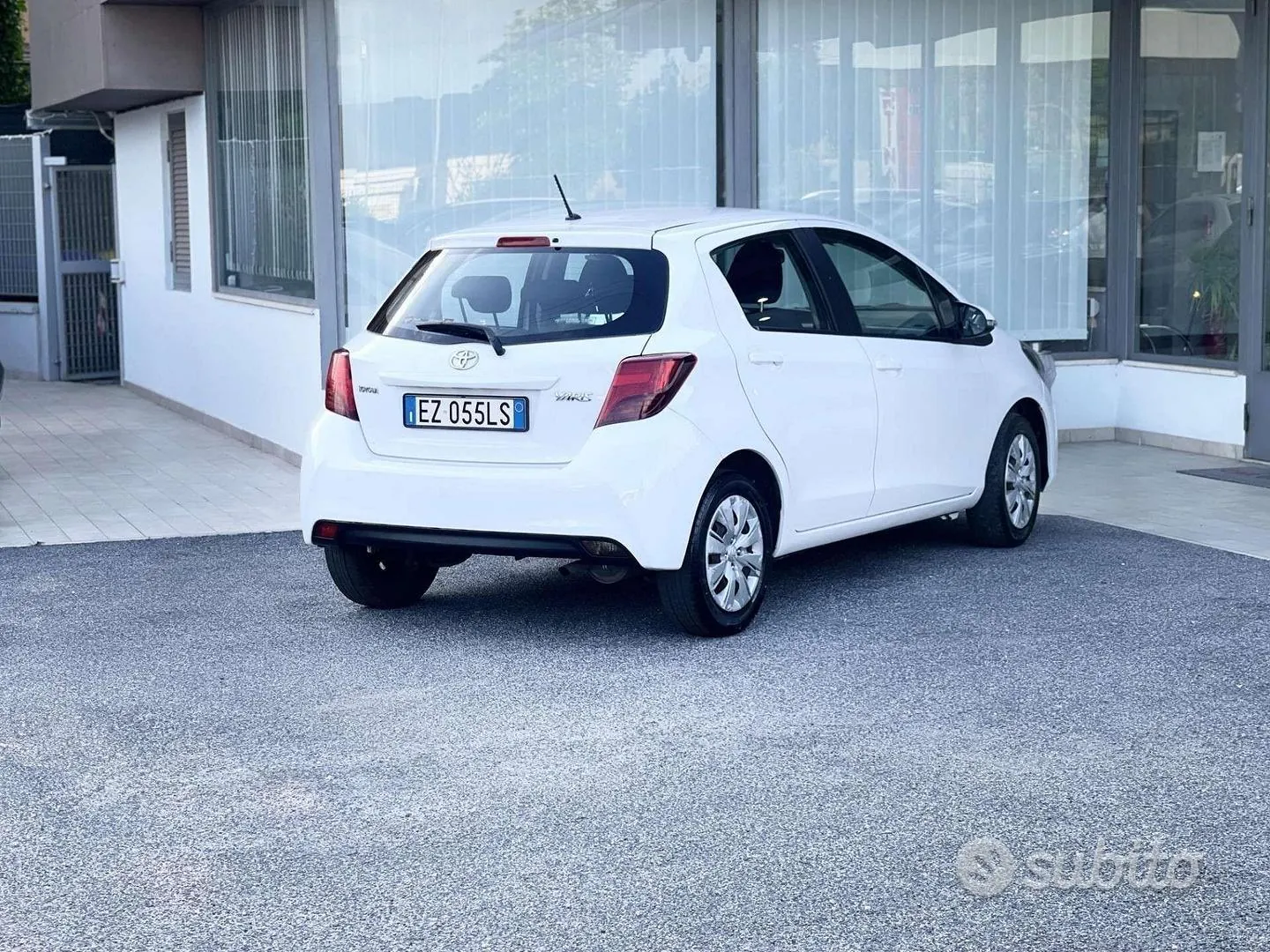 Toyota Yaris 2015 photo 5