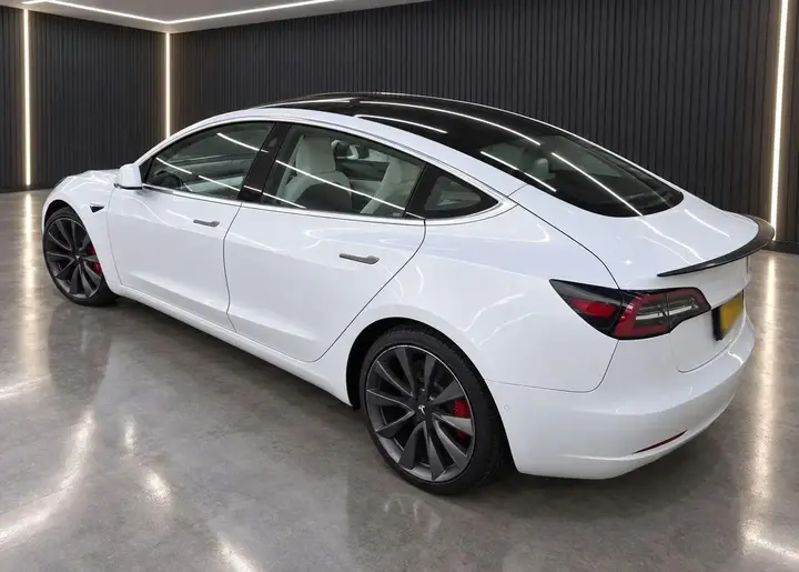 Tesla Model 3 2020 photo 3