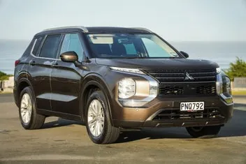 Mitsubishi Outlander 2022 photo 2