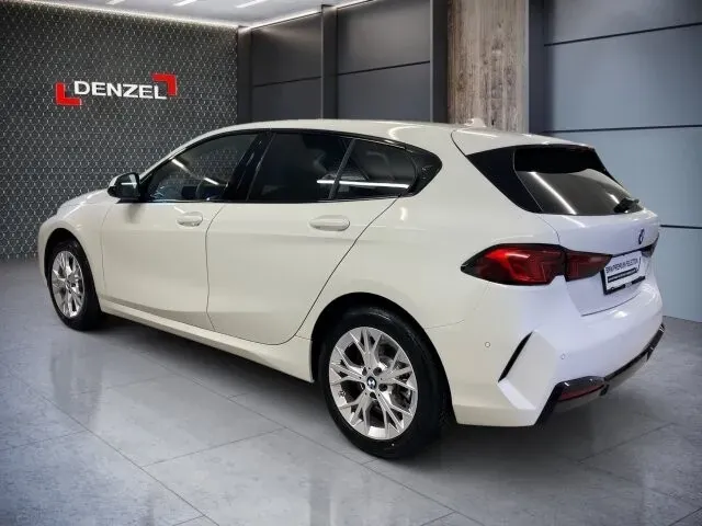 BMW 1 Series 2025 photo 3