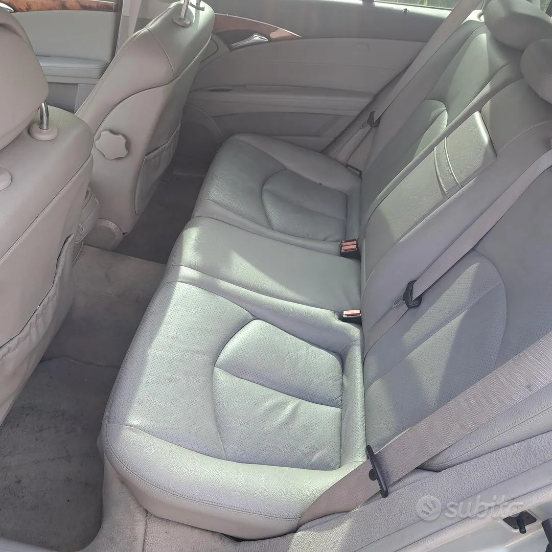 Mercedes-Benz E 270 2005 photo 4