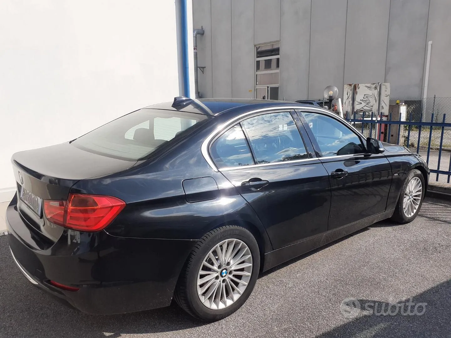 BMW F30 2012 photo 3