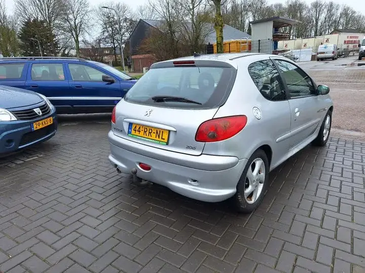 Peugeot 206 2005 photo 3