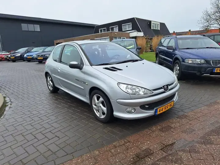 Peugeot 206 2005 photo 2