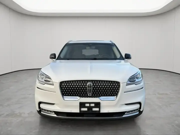 Lincoln Aviator 2023 photo 2
